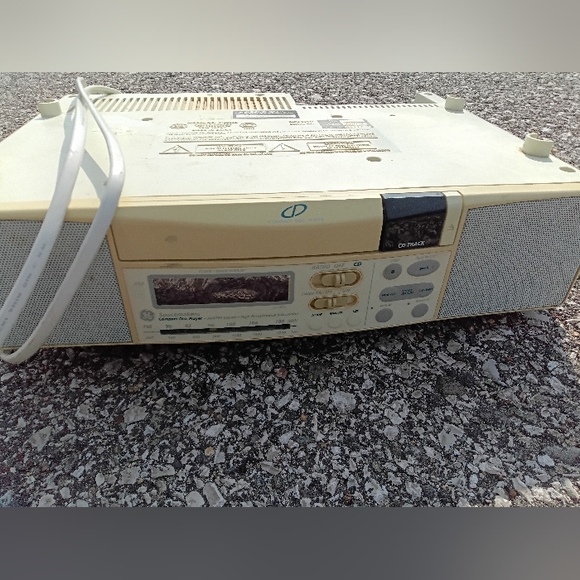 Vintage GE Spacemaker Kitchen Under Cabinet Am FM Radio Tested Works - Picture 1 of 8